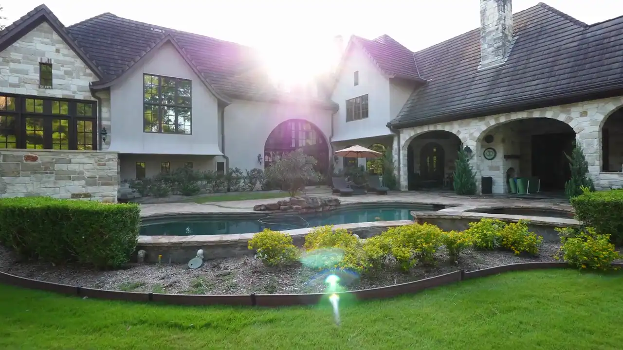 Villa Sereno façade at golden hour